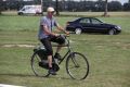 05 Auch das gehoert zum Flugsport ... radeln zum Startplatz.jpg